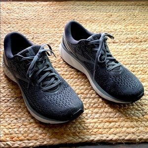 EUC Brooks Men’s ghost 11 running shoes